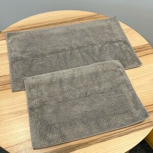 2 x cotton bath mats